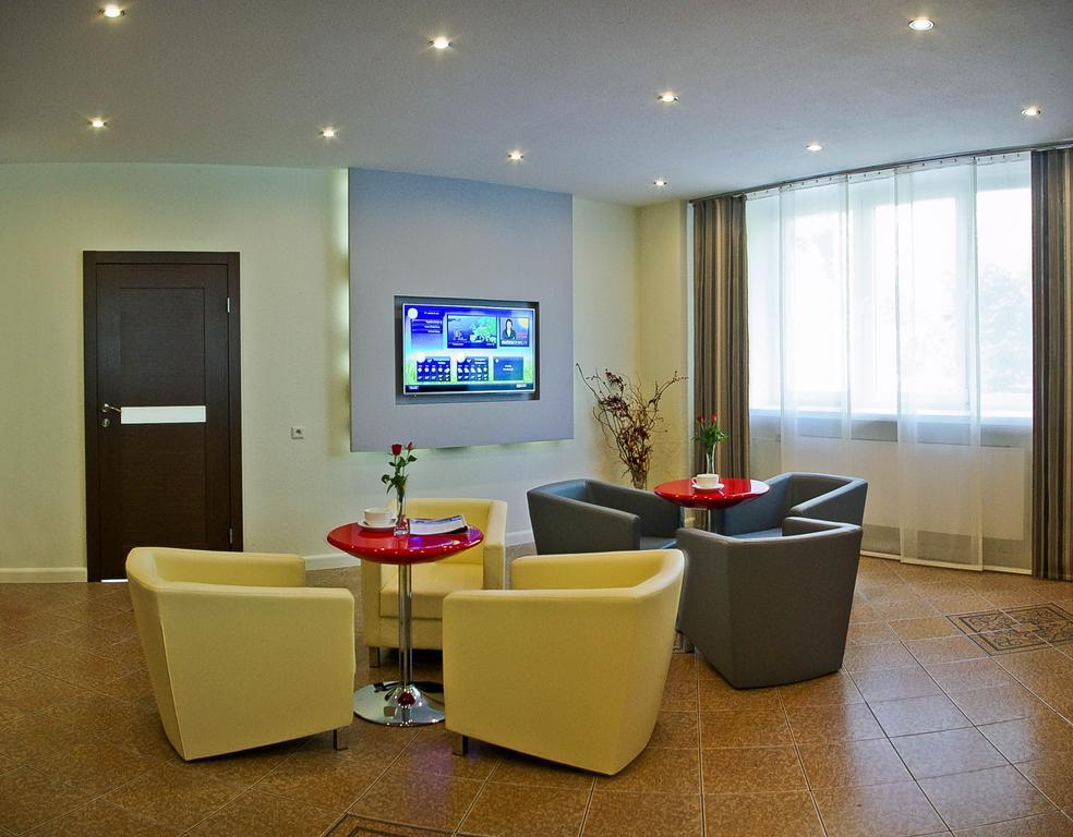 Skarżysko-Kamienna Hotel Komes מראה חיצוני תמונה