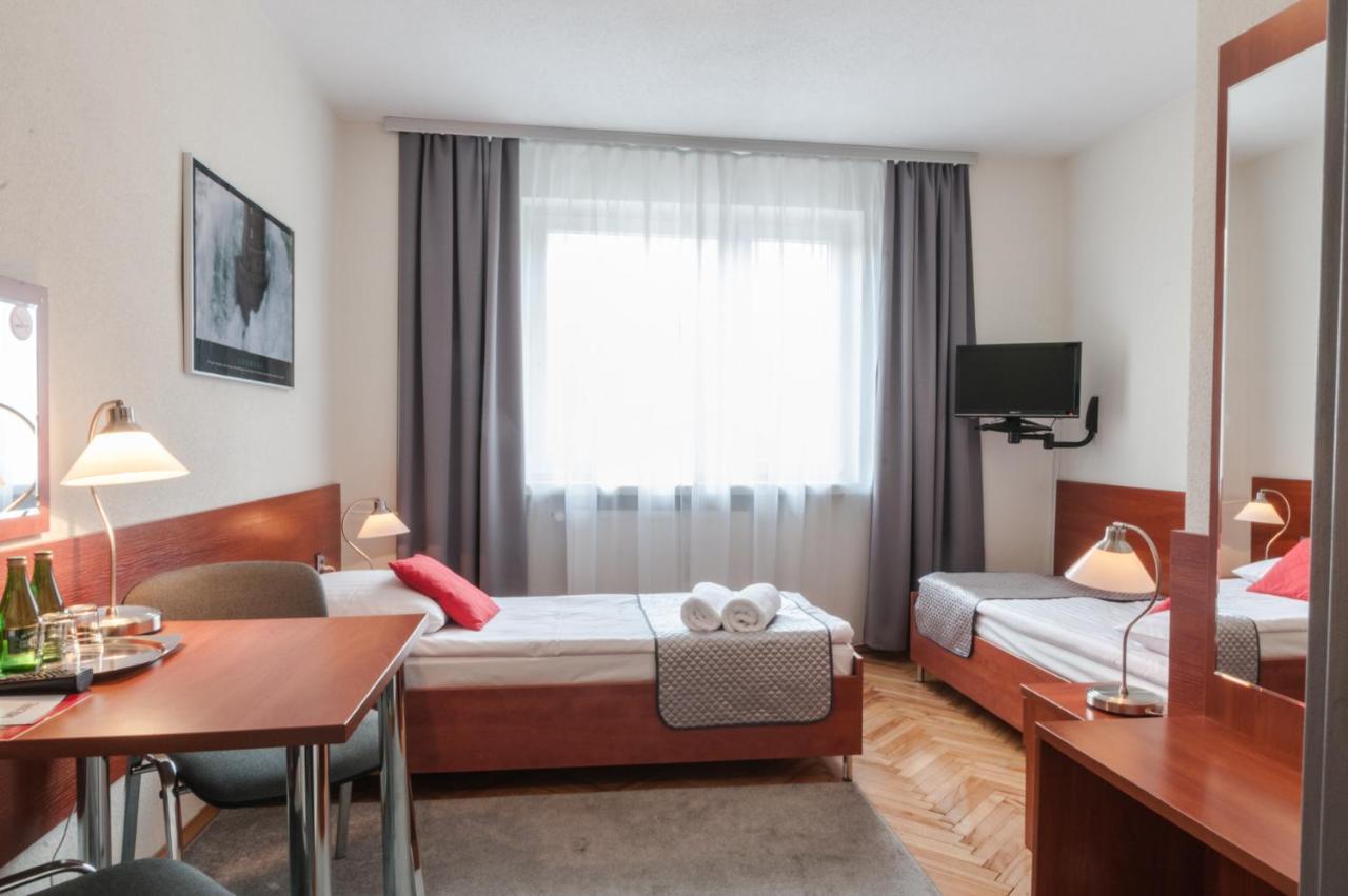 Skarżysko-Kamienna Hotel Komes מראה חיצוני תמונה