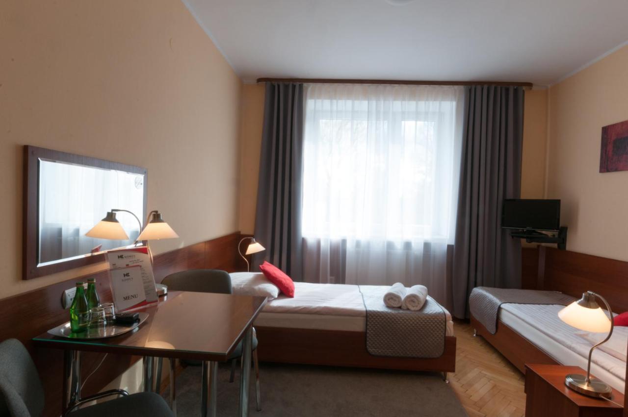 Skarżysko-Kamienna Hotel Komes מראה חיצוני תמונה