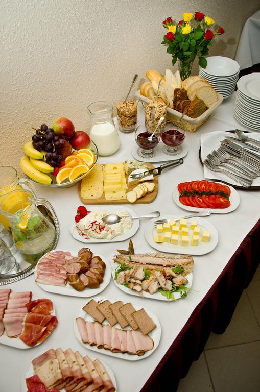 Skarżysko-Kamienna Hotel Komes מראה חיצוני תמונה