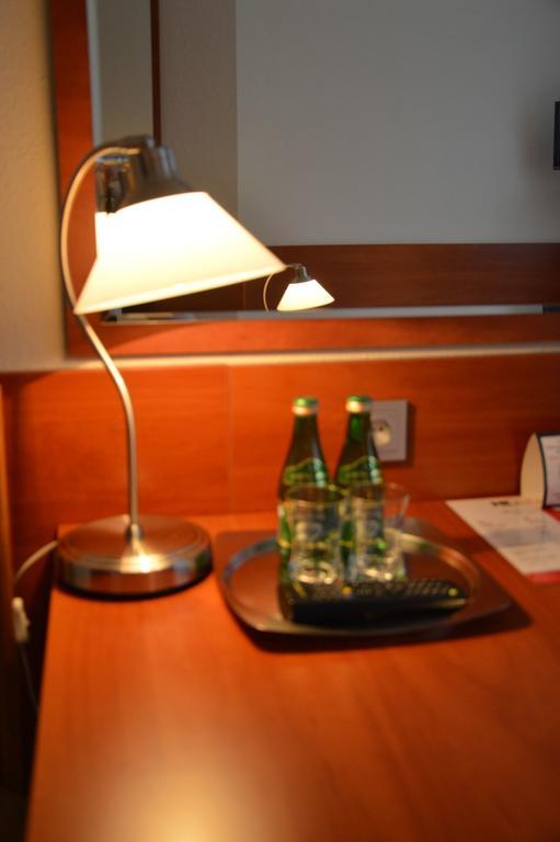 Skarżysko-Kamienna Hotel Komes חדר תמונה