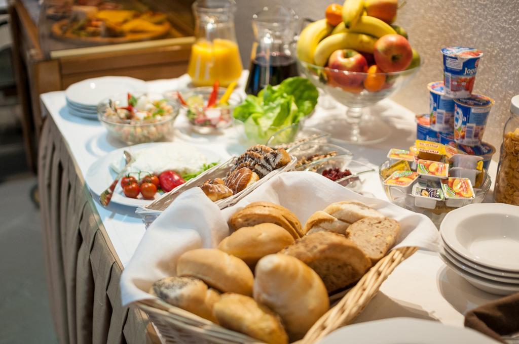 Skarżysko-Kamienna Hotel Komes מראה חיצוני תמונה