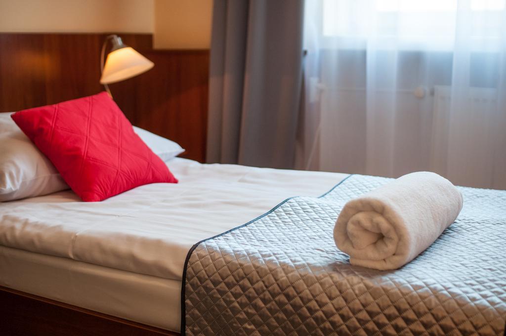 Skarżysko-Kamienna Hotel Komes מראה חיצוני תמונה
