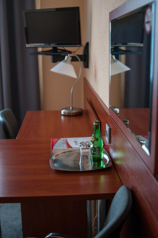 Skarżysko-Kamienna Hotel Komes מראה חיצוני תמונה