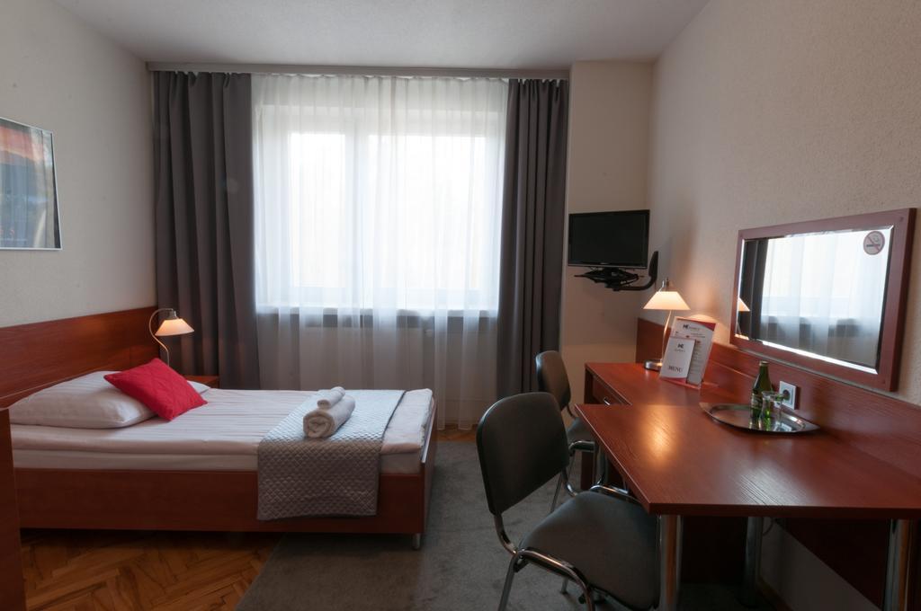 Skarżysko-Kamienna Hotel Komes מראה חיצוני תמונה
