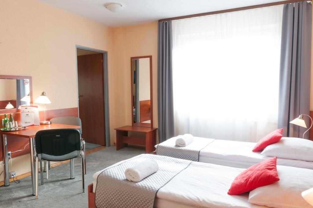 Skarżysko-Kamienna Hotel Komes מראה חיצוני תמונה