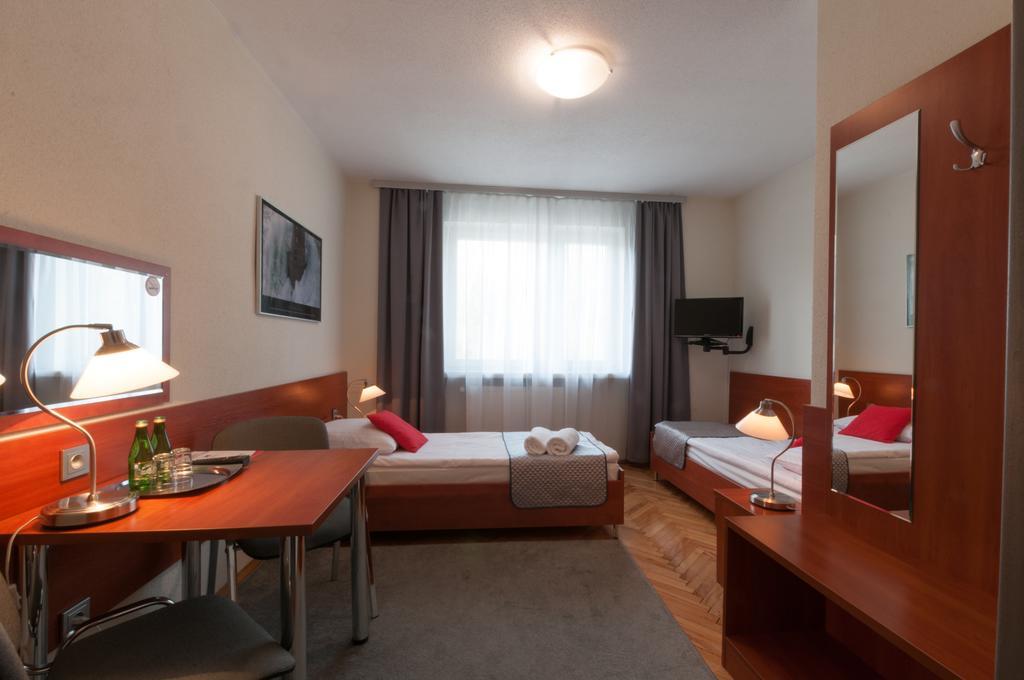 Skarżysko-Kamienna Hotel Komes מראה חיצוני תמונה