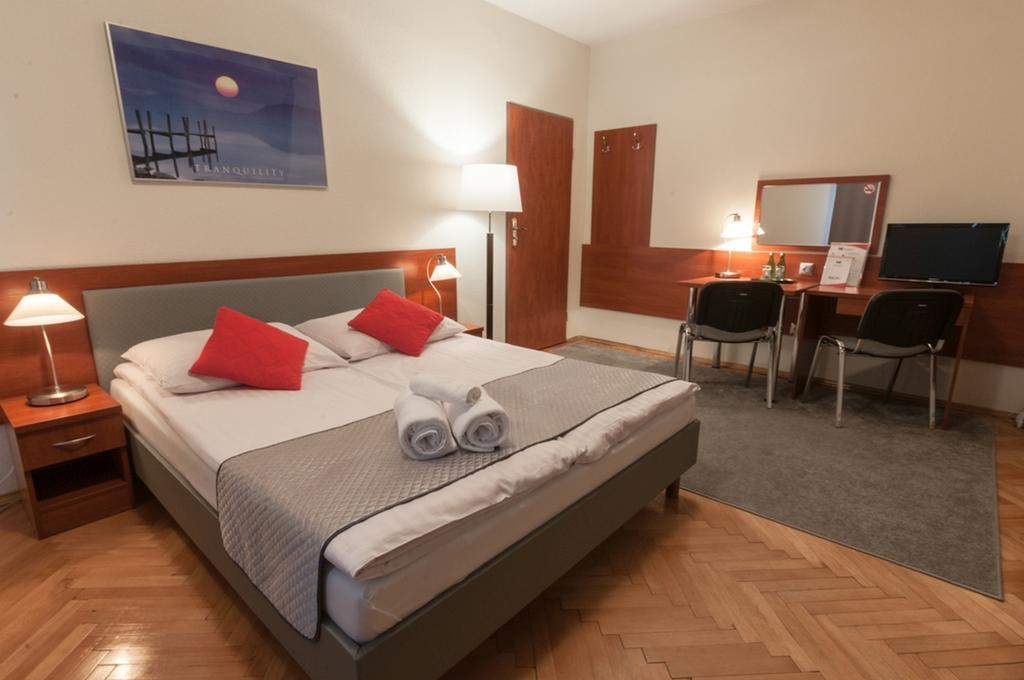 Skarżysko-Kamienna Hotel Komes מראה חיצוני תמונה